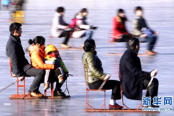 Enjoy winter fun at Shichahai Skating Rink