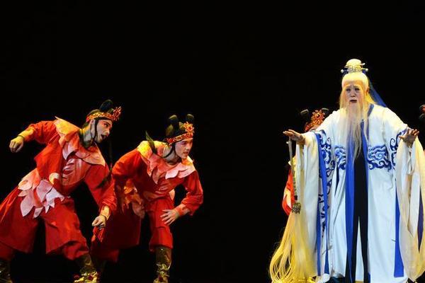 Peking Opera troupe marks 60th anniversary with first-class shows