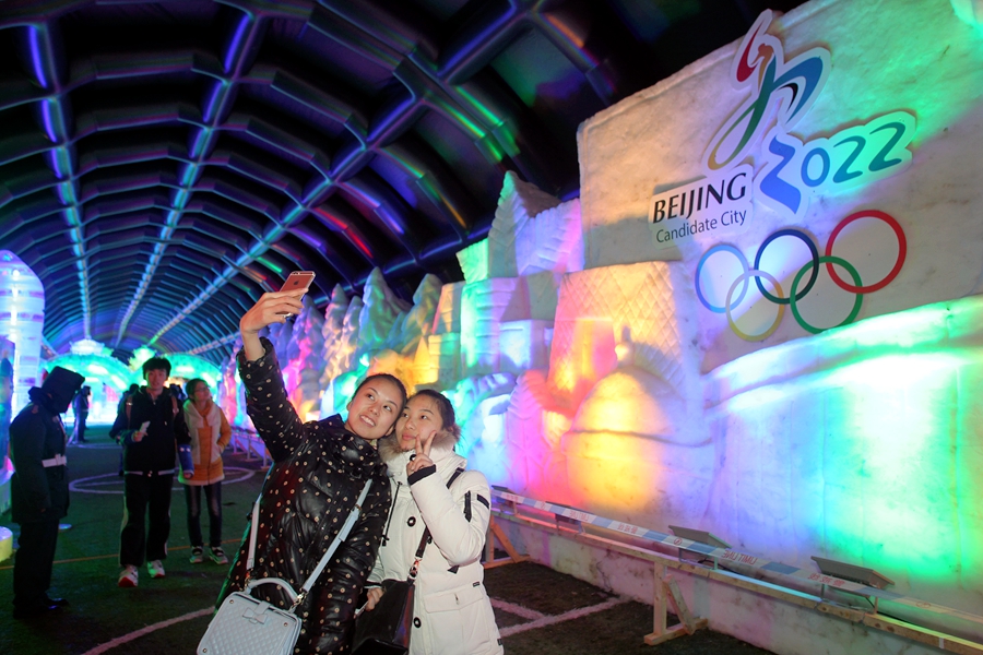 Ice lantern show for Beijing's Olympics bid opens