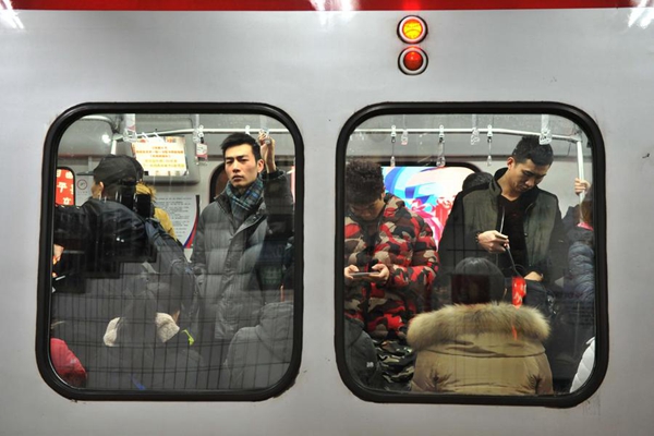 Beijing subway passenger flow drops after fare hike
