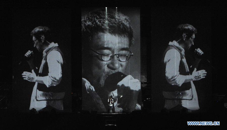 Singer Jonathan Lee holds concert in Beijing