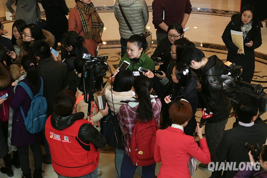 Beijing CPPCC members arrive for session