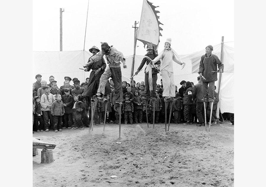 Photos reveal old days in Beijing