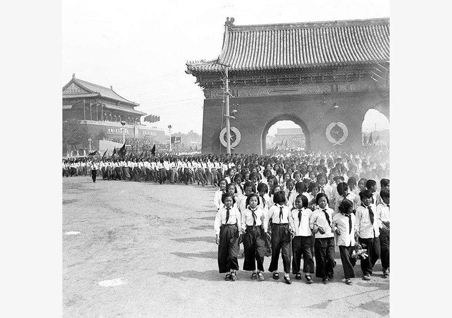 Photos reveal old days in Beijing