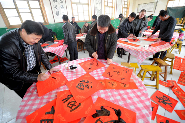 Hebei sends Spring Festival scrolls to rural areas