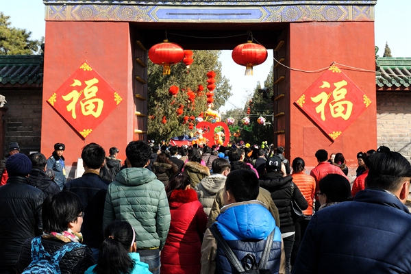 Beijing municipal parks see more visitors during Spring Festival