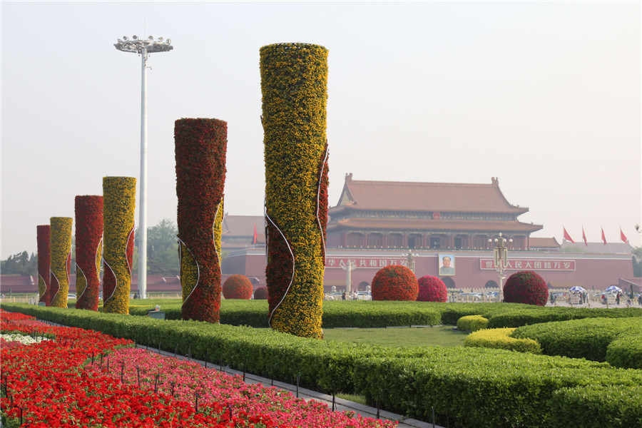 Tiananmen Square dresses up for May Day