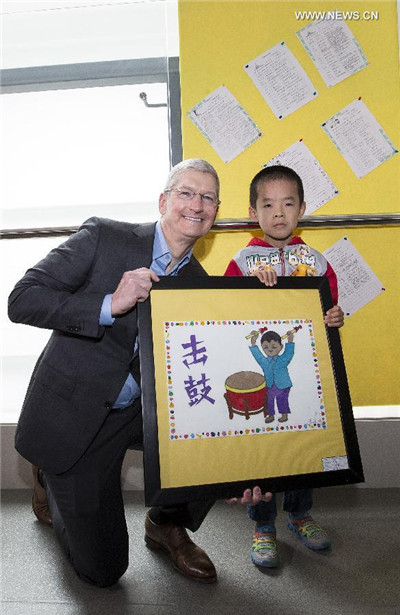 Apple CEO visits primary school in Beijing