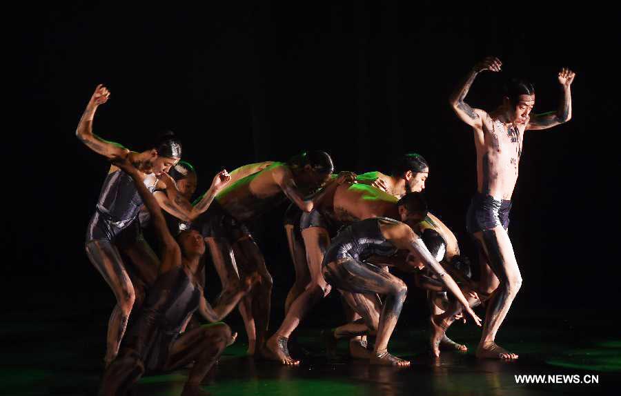 Dance drama 'Evolutionism' performed in Beijing