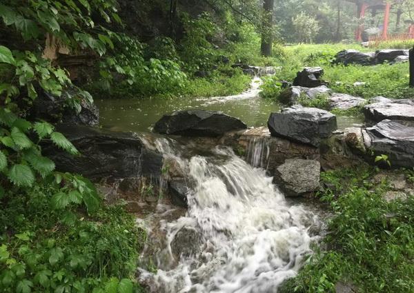 Fragrant Hills tranquil after autumn rain