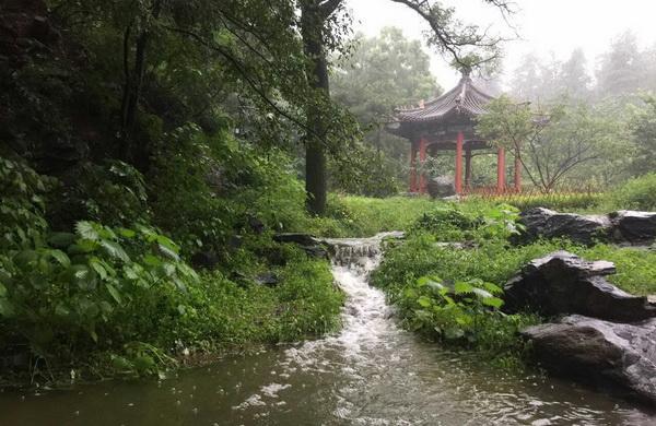 Fragrant Hills tranquil after autumn rain