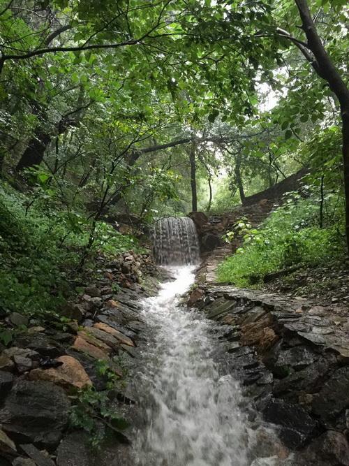 Fragrant Hills tranquil after autumn rain