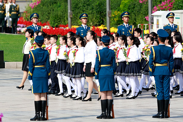 China marks Martyrs' Day at Tian'anmen Square