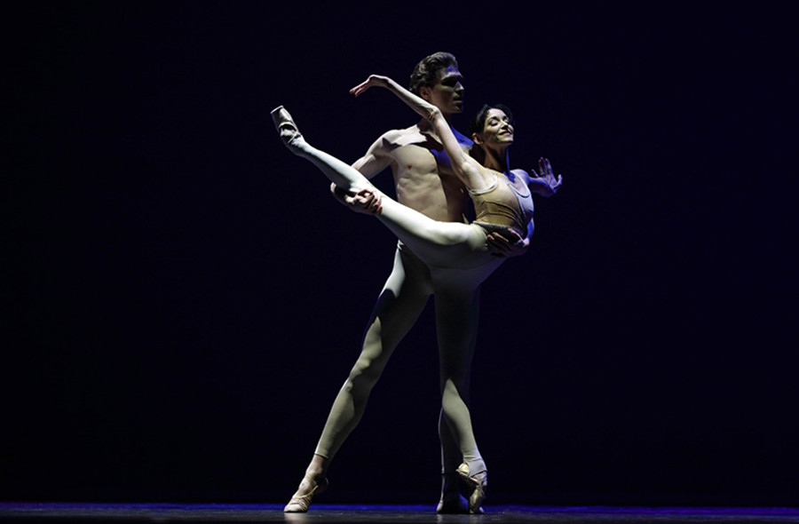 Top ballet dancers light up Beijing
