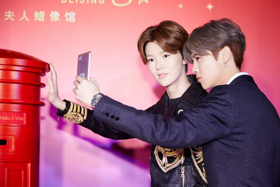 Lu Han statue unveiled at Madame Tussauds Beijing