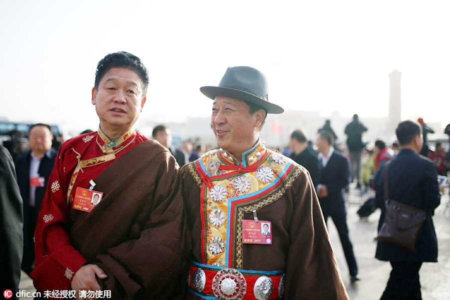 Ethnic minority delegates attend NPC session