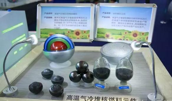 Tsinghua products sparkle at exhibition on China's S&T achievements