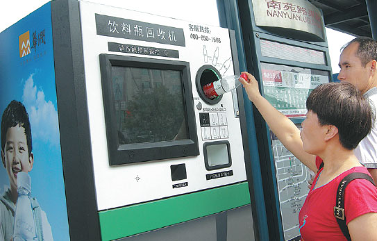 Automated recycling machine pays people and is winning foreign orders