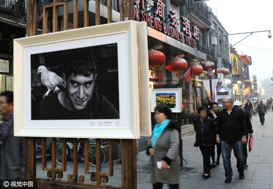 Nostalgic photo exhibition in Beijing's old street