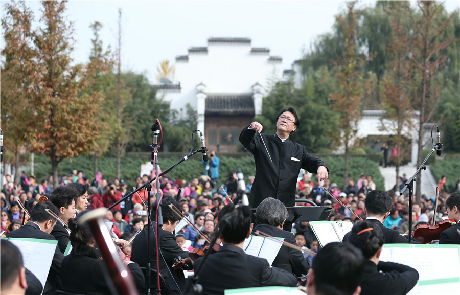 Tan Lihua conducts Beijing Symphony Orchestra at Beigong Forest Concert Hall