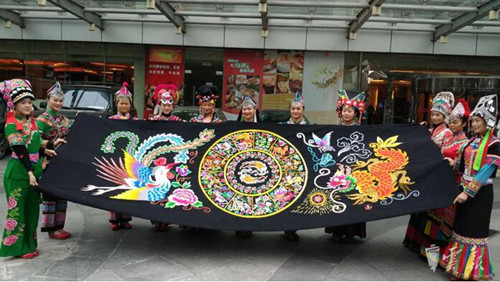 Yi ethnic embroideries to shine in Beijing
