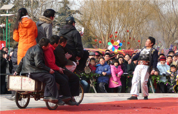 A guide for Year of the Rooster temple fairs in Beijing