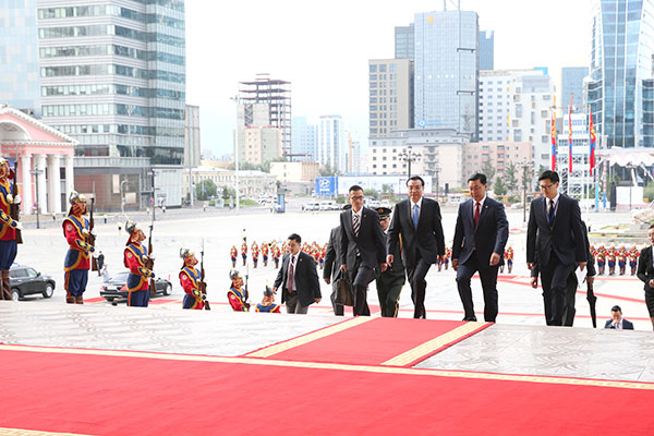 Premier Li and Mongolian PM vow further cooperation