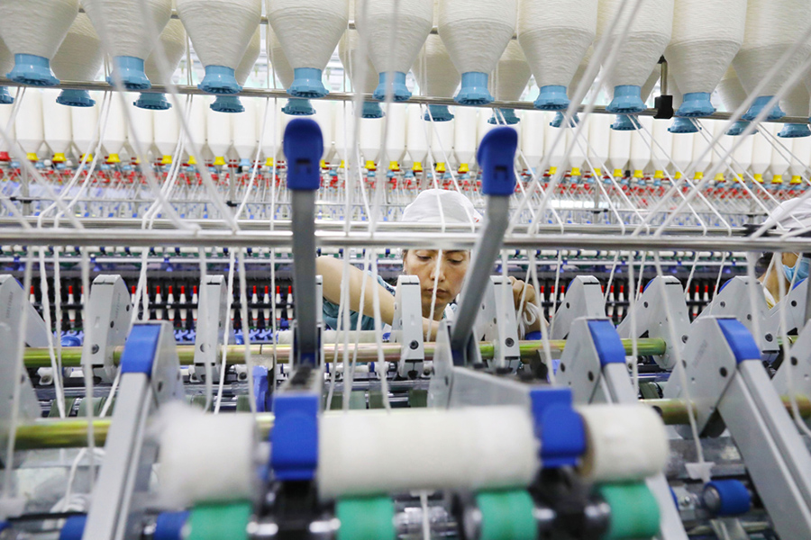 Xinjiang's cotton town transforms into textile hub