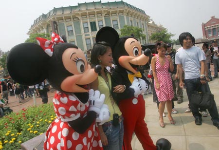 'Golden week' tests HK Disneyland's popularity