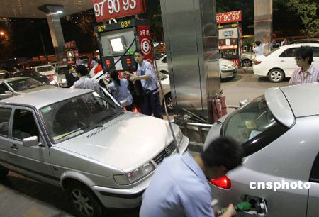 S.China drivers fret after hike, diesel queues ease