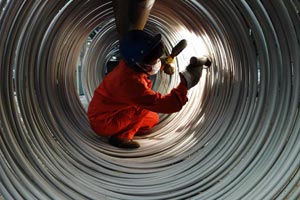 China steel output continues to rise, prices fall