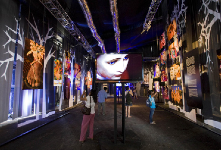 Climate Wall in Cancun draws visitors