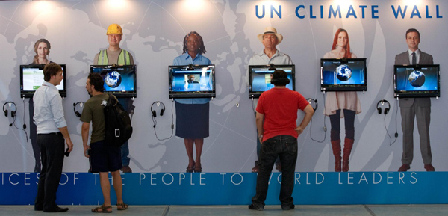 Climate Wall in Cancun draws visitors