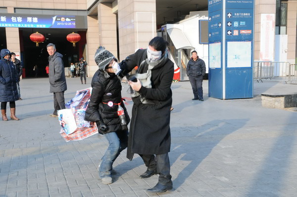 Actors in street play highlight green issues