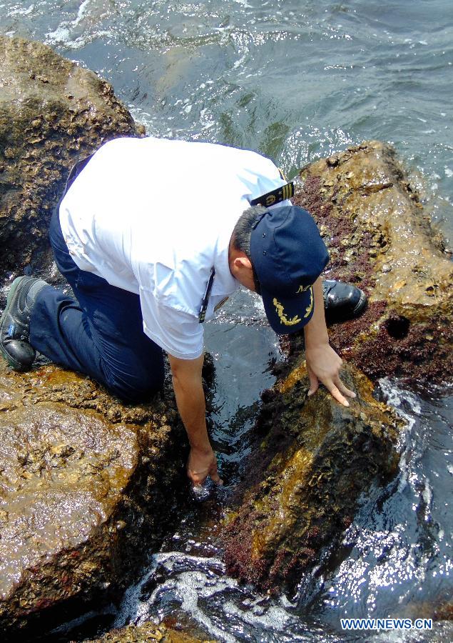 Sea water around S China's Miaowan Island polluted by heavy oil