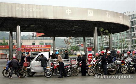 Oil giants vow to ensure supply in Sichuan