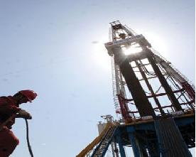 Oil prices rise on global supply worries