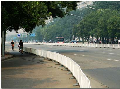 Beijingers debate car restrictions