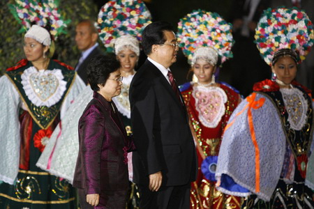 APEC leaders commit to quick economic action