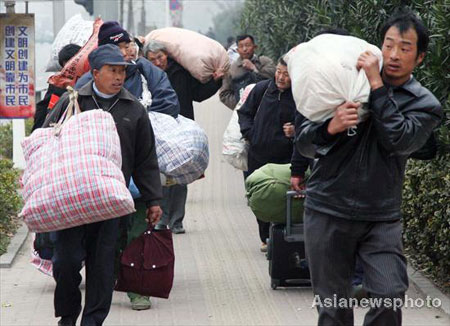 Local govts urged to create jobs for migrant workers