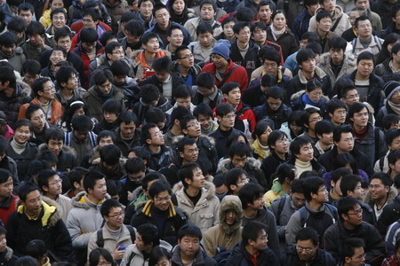 Young Chinese take part in postgraduate entrance exam