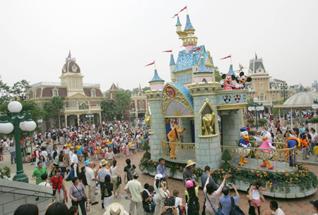 New Disneyland planned in Shanghai