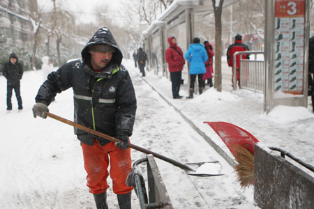 Snow causes air traffic disruption