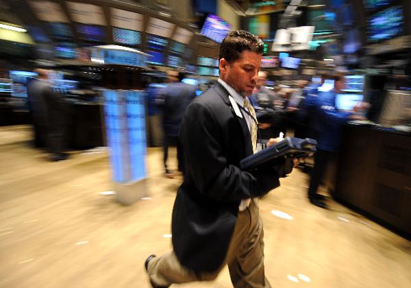 US stocks recover from early plunge, Dow takes back 10,000