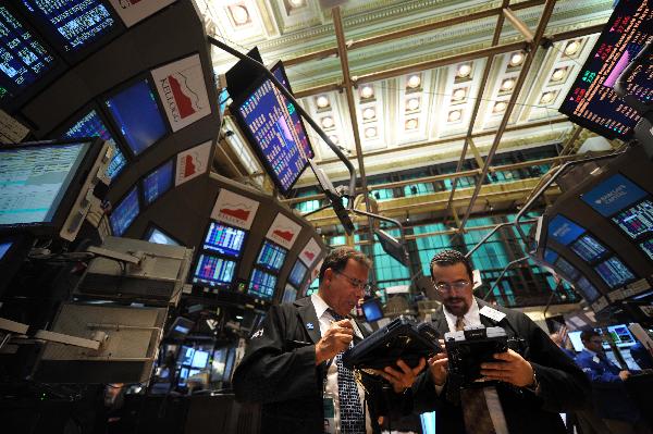 US stocks recover from early plunge, Dow takes back 10,000