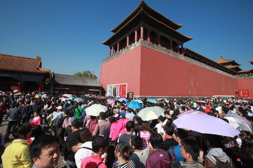 Large crowds force Forbidden City to rethink ticketing policy