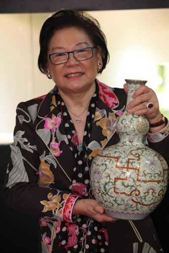 Ancient Qing Dynasty vase smashes auction record