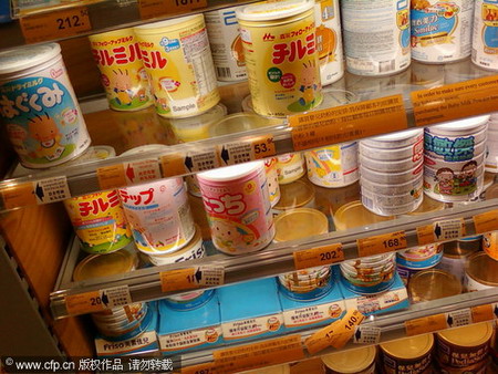 HK people line up for Japanese milk powder