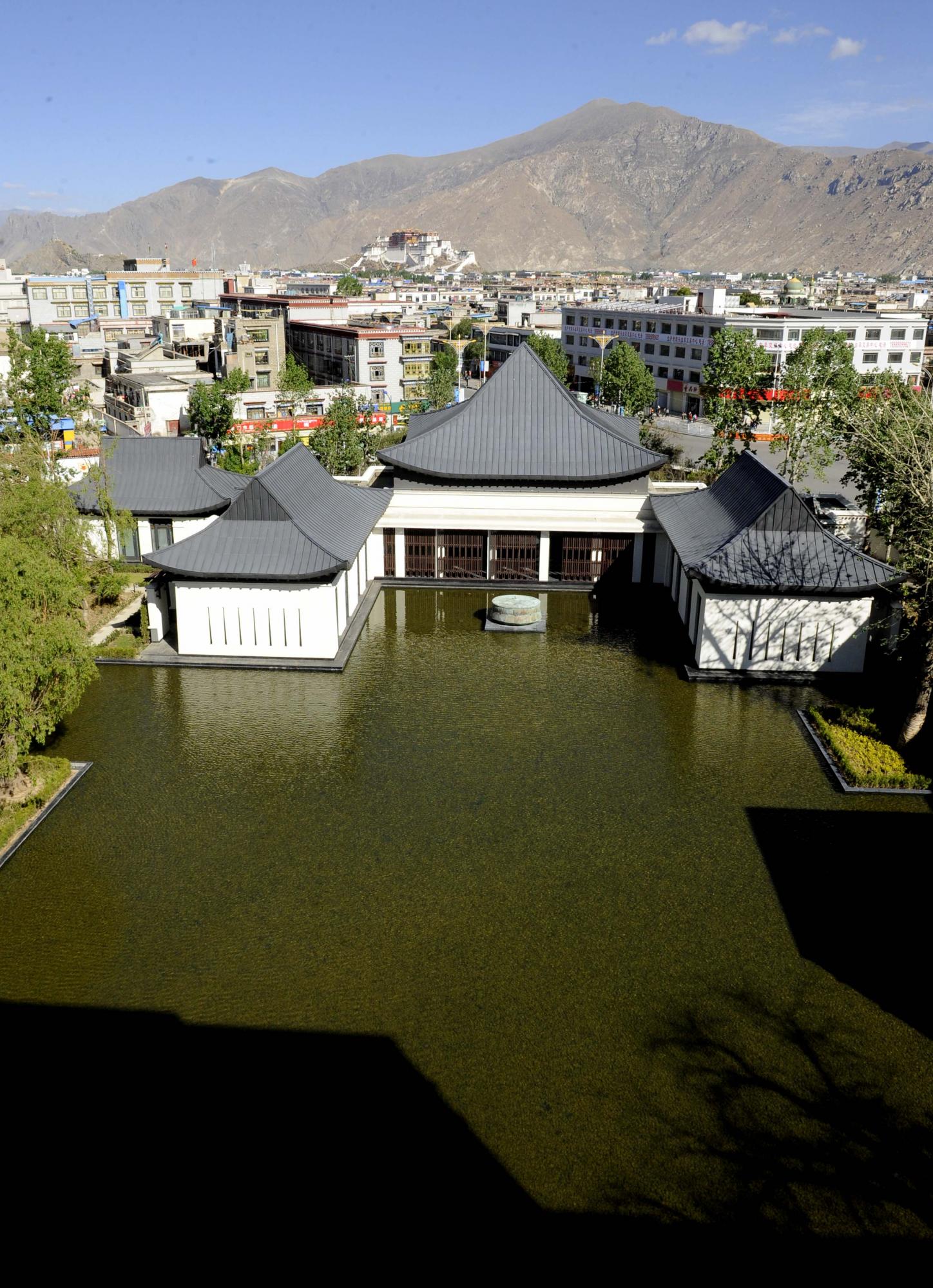 Tibet's first five-star hotel opens in Lhasa