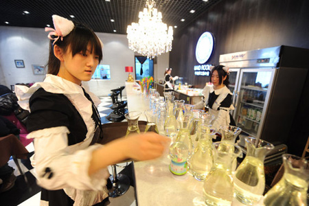 Maid-themed restaurant opens in Jiangsu